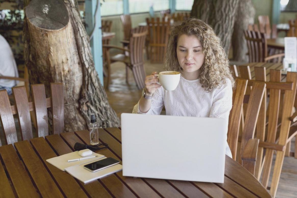 QuickBooks feature comparison and setup guidance visual